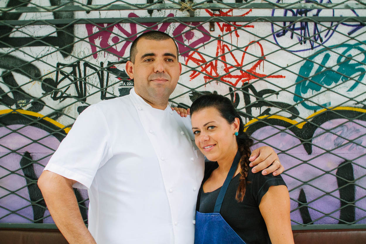 Os chefs Janaína e Jefferson Rueda armam petit comité em seu novo apê no Centro de São Paulo. O motivo?