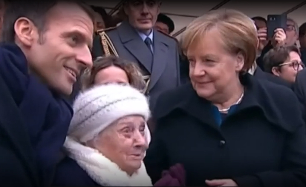 Francesa de 101 anos comete gafe divertida envolvendo Macron e Merkel em evento em Paris