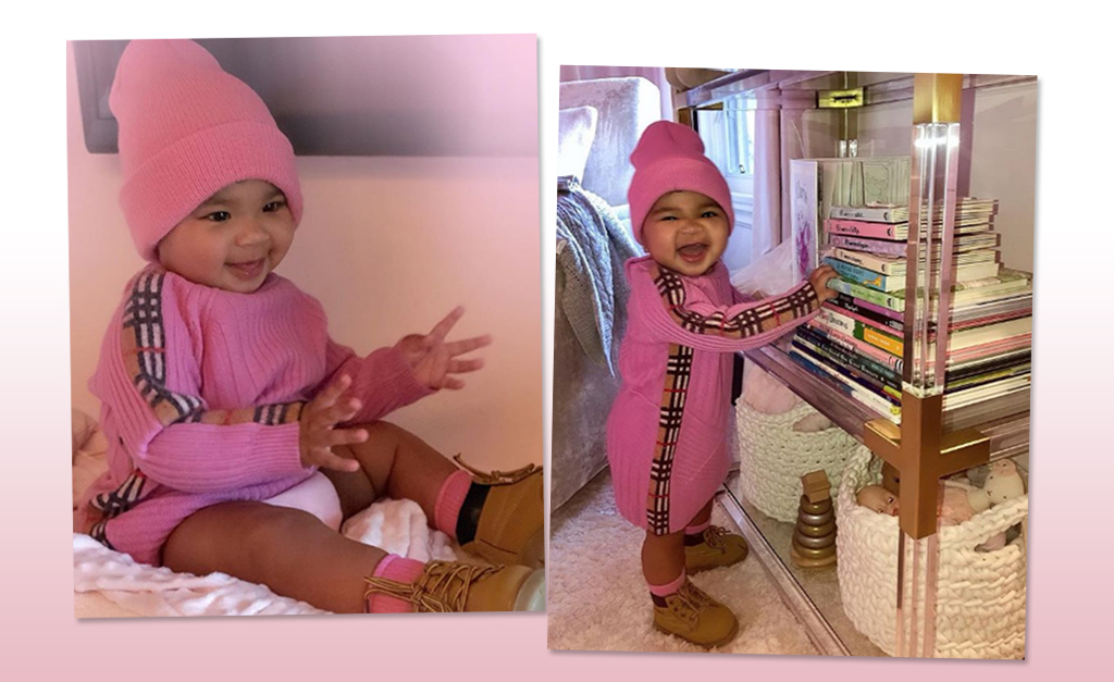 True Kardashian completa 10 meses de pura fofura a bordo de look Burberry que custa mais de mil reais