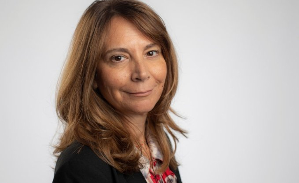 Conheça a primeira mulher a comandar o jornal britânico ‘Financial Times’. Vem!