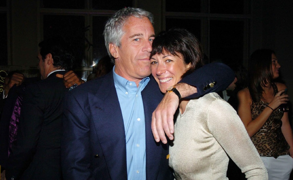 A socialite que sabia demais: namorada de Jeffrey Epstein corre risco de vida e é protegida por amigos poderosos