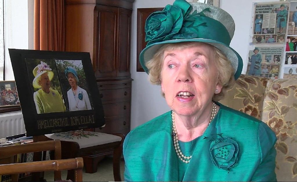 Dublê de Elizabeth II fala sobre os detalhes da profissão: “Não posso sentar no trono”