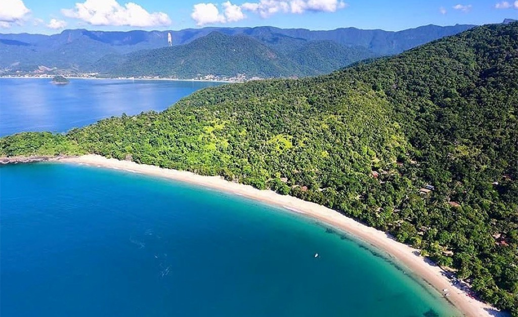 Vai descer a serra? Que tal ir para praia de avião neste verão? Sem congestionamentos, a viagem dura menos de uma hora…
