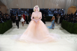 Billie Eilish veste Oscar de La Renta