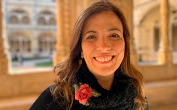 Poesias da médica e escritora Ana Claudia Quintana Arantes viram joia cheia de sentimentos