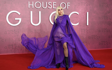 Lady Gaga quebra internet com look para première de “House of Gucci” e revelação sobre roupa usada na posse de Joe Biden