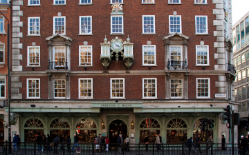 Loja mais chique de Londres anuncia linha de produtos exclusiva para pets, mercado milionário