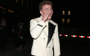 Identidade de misterioso artista americano Rhed é revelada. Saiba quem ele é!