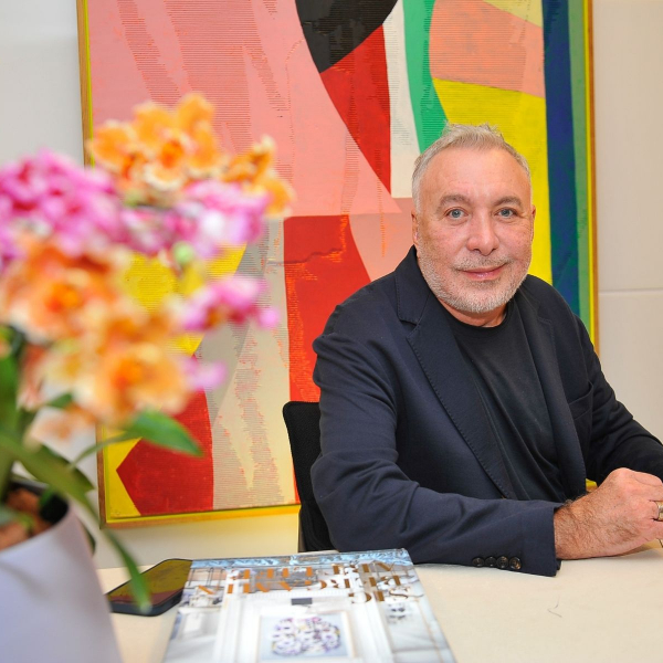 Em noite de autógrafos agitada, Sig Bergamin lança o livro ‘Art Life’