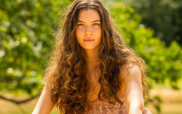 Alanis Guillen, a nova Juma, fala sobre foto com cobra: “Me senti bicho, o Pantanal é muito forte”