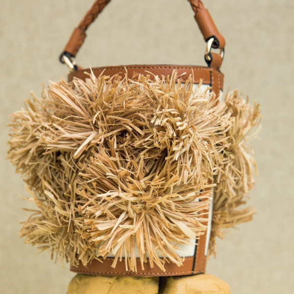Desejo do dia: bolsa Pinton com palha que vai da praia à cidade