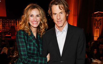 Julia Roberts comemora 20 anos de casada e entrega o segredo: ‘Duas pias de banheiro e muitos beijos’