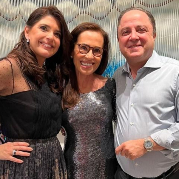 Bia Aydar celebra aniversário com jantar animado repleto de convidados especiais; confira