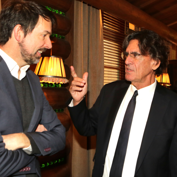 Fronteiras do Pensamento e Hospital Moinhos de Vento pilotam almoço em torno do filósofo Luc Ferry