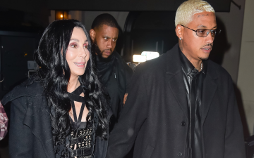 Novo casal? Cher aparece de mãos dadas com ex de Amber Rose em jantar