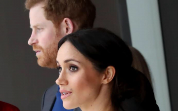 Grupo de ex-funcionários palacianos cogita processar Meghan e Harry por ‘calúnias’ em série