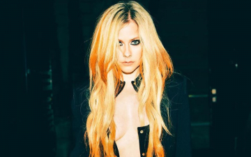 Avril Lavigne e o rapper Tyga assumem namoro durante a Paris Fashion Week