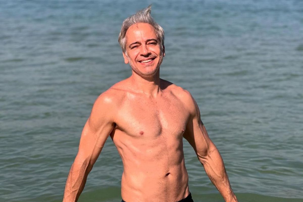 Edson Fieschi assume namorado 41 anos mais novo; saiba quem