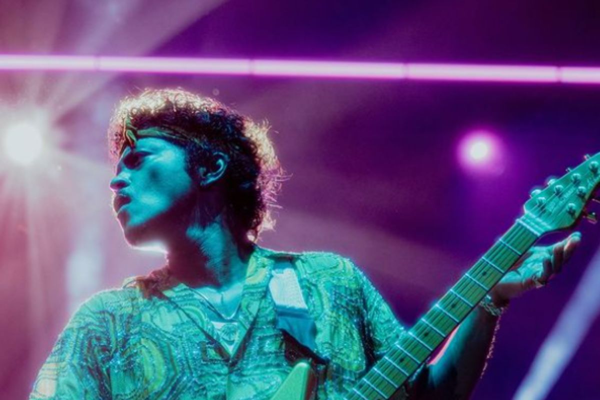 Bruno Mars celebra aniversário em SP; veja