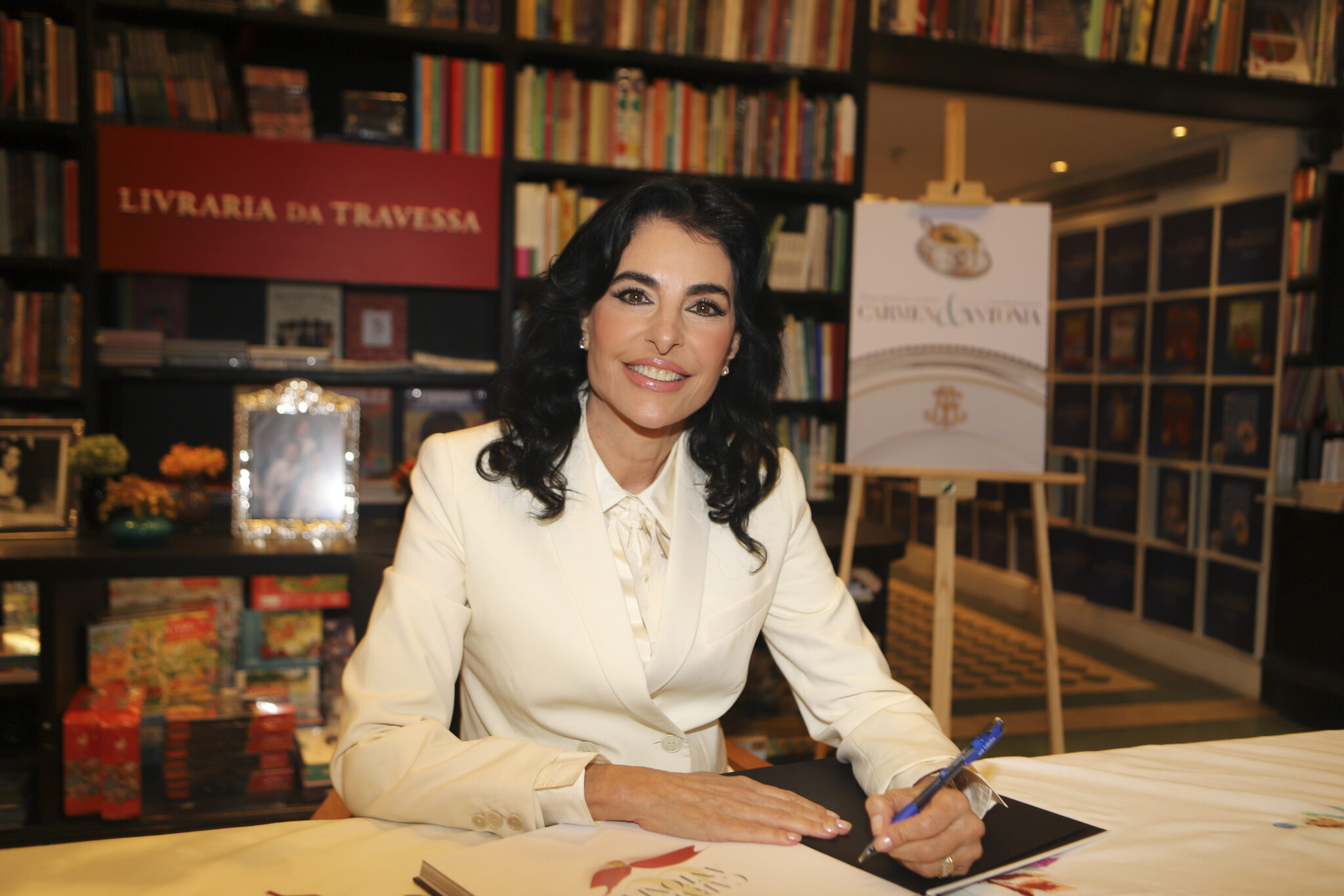 Antonia Frering lança livro que celebra a arte de receber da mãe ...