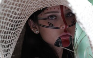 Mãos Brasileiras: Livia Nunes celebra o design nacional em Caraíva