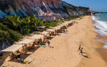 Beach club em Trancoso aposta em experiências premium e shows intimistas no verão