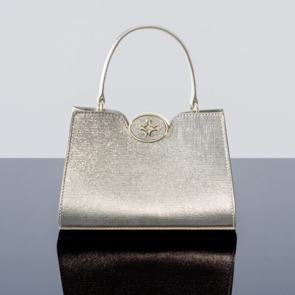 Brilho sem hora marcada: a ascensão dos metalizados no cotidiano