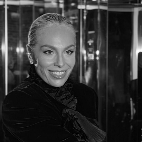 Neusinha Saad prestigia desfile disputado de Elie Saab na Alta-Costura de Paris