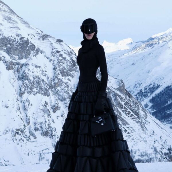 Livia Nunes transforma Val d’Isère em passarela de inverno