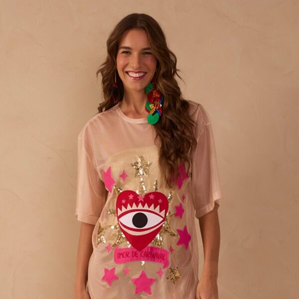 O Brasil veste seus muitos carnavais