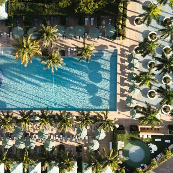 PatBO transforma o Four Seasons Miami em um refúgio tropical