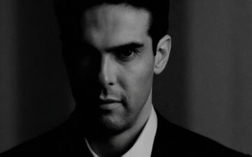 Entre o silêncio e o reconhecimento, nasce uma lenda contemporânea