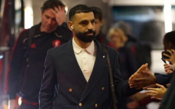 Liverpool FC entra em campo com estilo ao vestir Tommy Hilfiger fora das quatro linhas