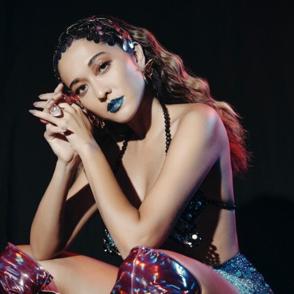 Carnaval sem retoque: Jacqueline Sato aposta em beleza que dura