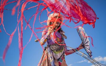 Carnaval do Rio recebe experiência inspirada no Burning Man durante o Desfile das Campeãs