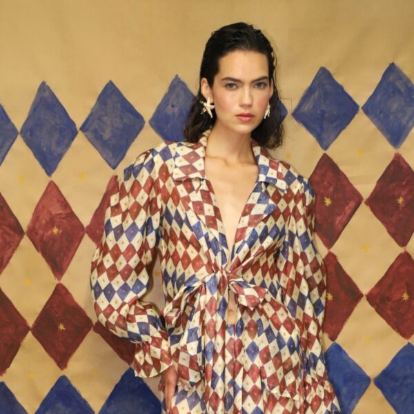 Inglesis traduz o tarot em movimento na cápsula “La Rueda”