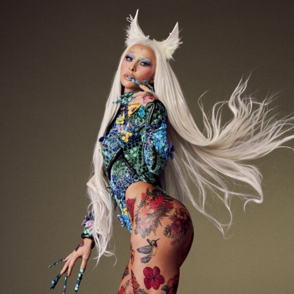 Sabrina Sato abre o Carnaval com fantasia de elfa em look Schiaparelli