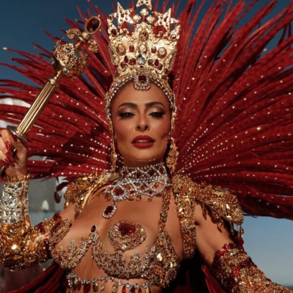 Juliana Paes volta à Viradouro e celebra título marcante