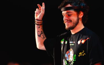 Bhaskar assume a pista no Desfile das Campeãs e leva a eletrônica à Sapucaí