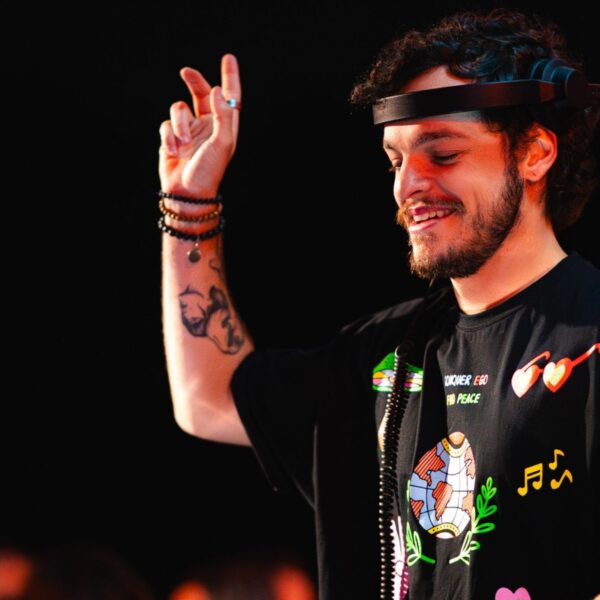 Bhaskar assume a pista no Desfile das Campeãs e leva a eletrônica à Sapucaí