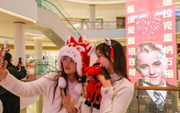 Draco Malfoy se transforma em amuleto de sorte na China