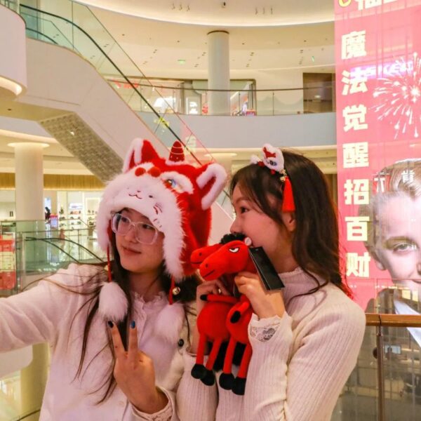 Draco Malfoy se transforma em amuleto de sorte na China