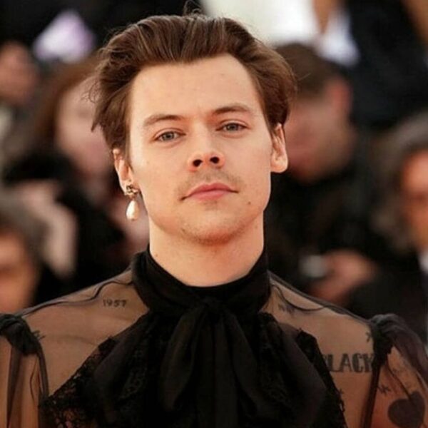 Harry Styles diz que usa aplicativo de relacionamento para praticar italiano