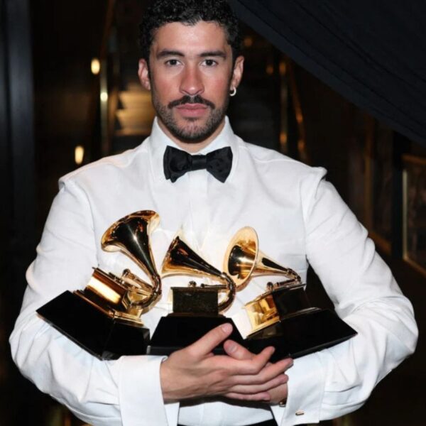 Após Grammy e Super Bowl, Bad Bunny desembarca no Rio para o Carnaval