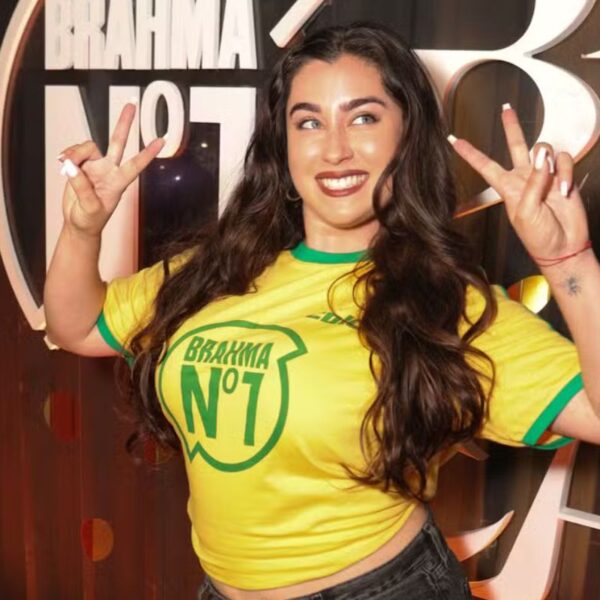 Ex Fifth Harmony, Lauren Jauregui, marca presença no Carnaval do Rio
