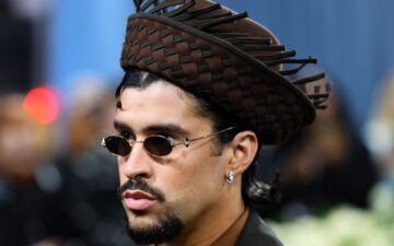 Bad Bunny alcança 1º lugar na Billboard Hot 100 após apresentação no Super Bowl