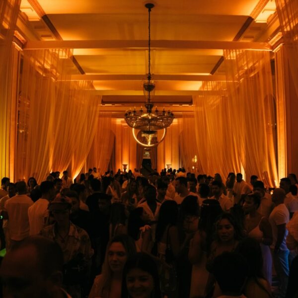 Quando o pós-Carnaval encontra o luxo: Posh Golden Carnival transforma o Copacabana Palace em palco de duas noites inesquecíveis