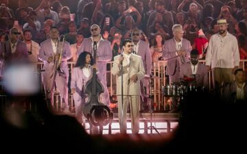 Bad Bunny veste casaco de Pelé em show em São Paulo