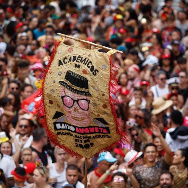 Amstel e Acadêmicos do Baixo Augusta celebram uma década de parceria no Carnaval 2026