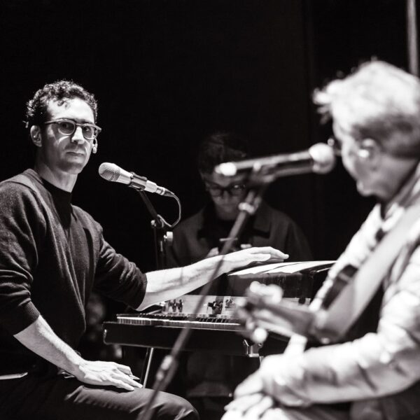 Zeca Veloso abre temporada 2026 do Teatro Iguatemi com show intimista